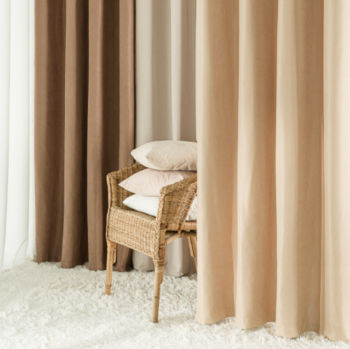 Zasłona welwetowa blackout 140x260 cm beżowa na przelotkach, elegancka przyciemniająca