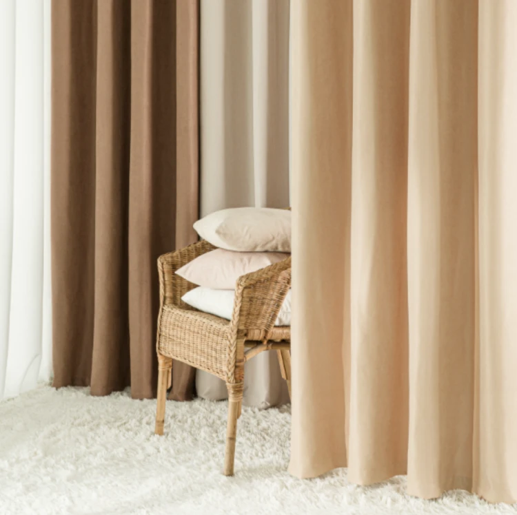Zasłona welwetowa blackout 140x260 cm beżowa na przelotkach, elegancka przyciemniająca